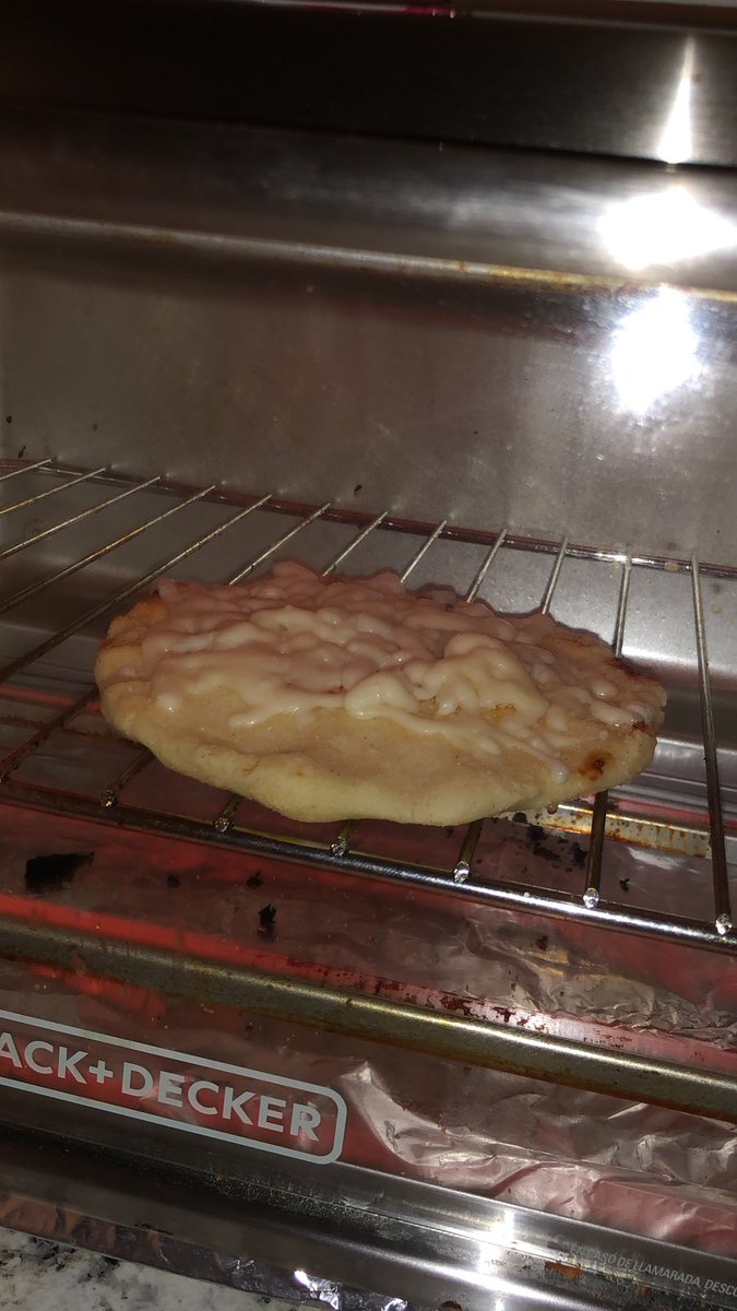 SLACTHEDON's tweet photo. Arepa con queso #friedlife https://t.co/BNQ0VlCOhm