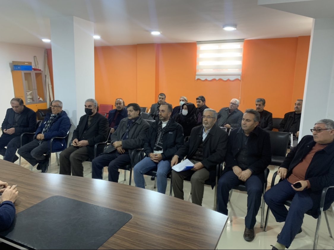 vanaktusba's tweet photo. İlçe Başkanımız @MnuriBasdinc beyefendinin riyasetinde,Kadın Kollları Başkanımız @TurkGunduz Gençlik Kolları Başkanımız,@HakanKaratekinn ’inde hazır bulunduğu haftalık olağan yürütme kurulu toplantımızı gerçekleştirdik.

Toplantımız hayırlara vesile olsun.
@AK_PartiVan https://t.co/7bduFQyoHx