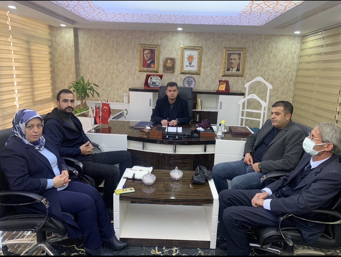 vanaktusba's tweet photo. İlçe Başkanımız @MnuriBasdinc beyefendinin riyasetinde,Kadın Kollları Başkanımız @TurkGunduz Gençlik Kolları Başkanımız,@HakanKaratekinn ’inde hazır bulunduğu haftalık olağan yürütme kurulu toplantımızı gerçekleştirdik.

Toplantımız hayırlara vesile olsun.
@AK_PartiVan https://t.co/7bduFQyoHx