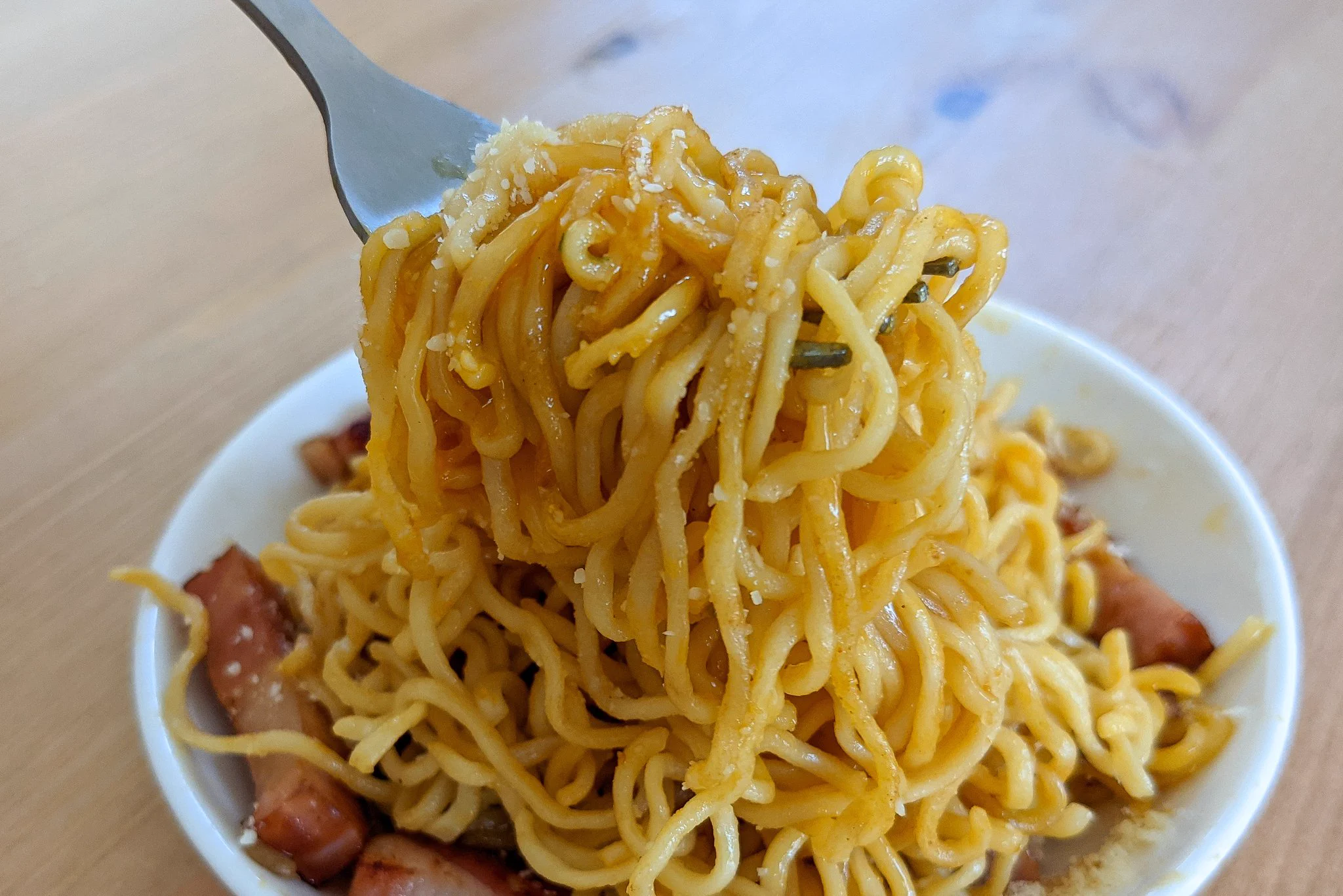 あの袋麺で絶品カルボナーラが作れちゃう？！「サッポロ一番みそラーメン」のアレンジレシピ！