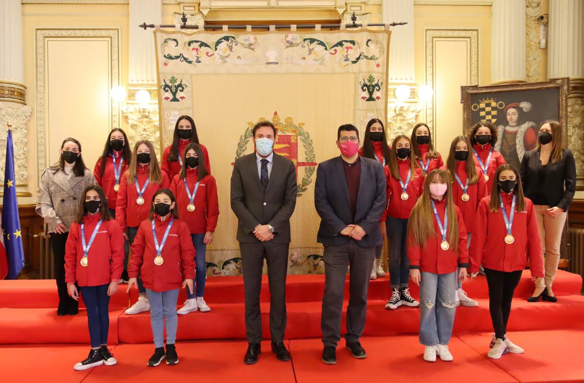 AyuntamientoVLL's tweet photo. El Ayuntamiento recibe al @RitmicaVictoria @Rolling_Lemons @CDUnionEsgueva y a la tenista Ainara García para reconocer sus logros en sus respectivas disciplinas deportivas.

Más información 🔗 https://t.co/AjoN8jmxLM https://t.co/DeJjfiGEAv