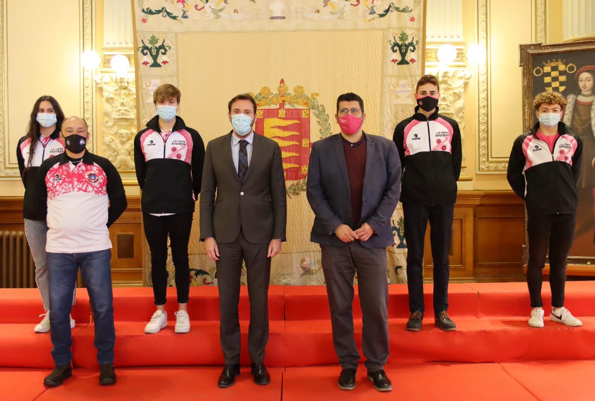 AyuntamientoVLL's tweet photo. El Ayuntamiento recibe al @RitmicaVictoria @Rolling_Lemons @CDUnionEsgueva y a la tenista Ainara García para reconocer sus logros en sus respectivas disciplinas deportivas.

Más información 🔗 https://t.co/AjoN8jmxLM https://t.co/DeJjfiGEAv