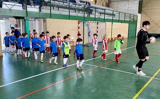EntreMontesion's tweet photo. 🔵📸 |MOMENTOS DE LA PASADA JORNADA|
Os traemos una serie de momentos, vividos la anterior jornada.
#SentimientoDeClub🔵
#MontesiónEsUnSentimiento💙
#EMFutsal⚽️ https://t.co/ArCxz3nsKs