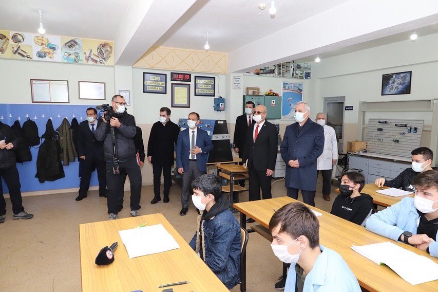 Sayın Valimiz Ömer SEYMENOĞLU ve İl Millî Eğitim Müdürümüz Sayın Erhan BAYDUR, Borsa İstanbul Mesleki ve Teknik Anadolu Lisesini Ziyaret Ettiler

👉🏻 meb.ai/vWnnVA

<a href="/tcmeb/">Millî Eğitim Bakanlığı</a> <a href="/ErhanBaydur1/">Erhan Baydur</a>