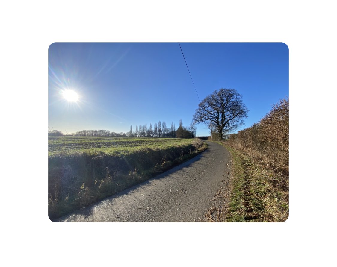 Wrapped up for a walk in the sunshine, perfect way to reset on my annual leave 🙌🏻☀️🕶🥶