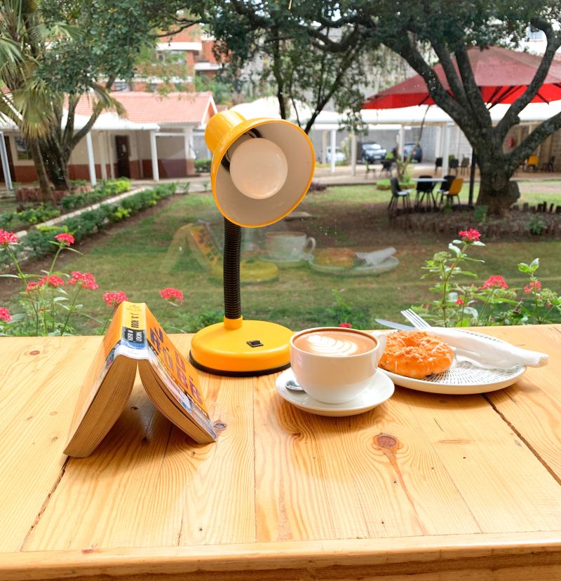 I see books. 📚
I see coffee.☕
 I see a good year ahead 📅🎊
#coffeebreak #chiswara #chiswaracoffee
#coffee #breakfast #motivation #work #latteart #specialtycoffee #espresso