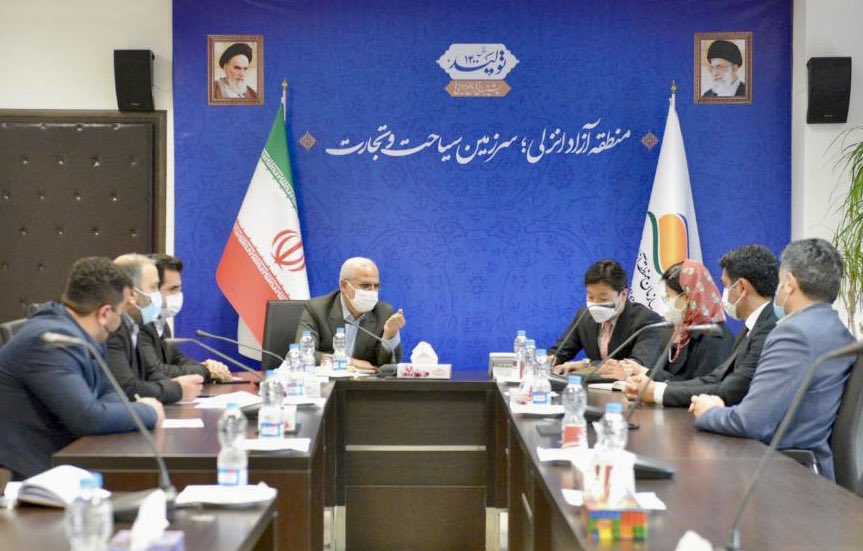 جناب سنگ گیو نام، رایزن سیاسی سفارت، طی سفری به گیلان، با شهردار رشت، رئیس سازمان منابع طبیعی استان و مدیرعامل منطقه آزاد انزلی، دیدار و در خصوص روابط دوجانبه، گسترش حوزه‌های‌ سرمایه گذاری شرکت های کره ای و همکاری دو کشور در زمینه‌ی رفع آلودگی‌های زیست محیطی استان، گفتگو کردند.
