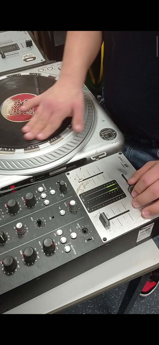 music_inclusive's tweet photo. Musical Routes - every Monday - 6 -7.30 pm - Ainthorpe Youth Club - Spaces available. #inclusivemusiceducation #communitymusic #freemusiclessons #turntablism #guitar #piano #musictheory #vocals @youthartshull @HullMusicHub https://t.co/7duY30nJIV