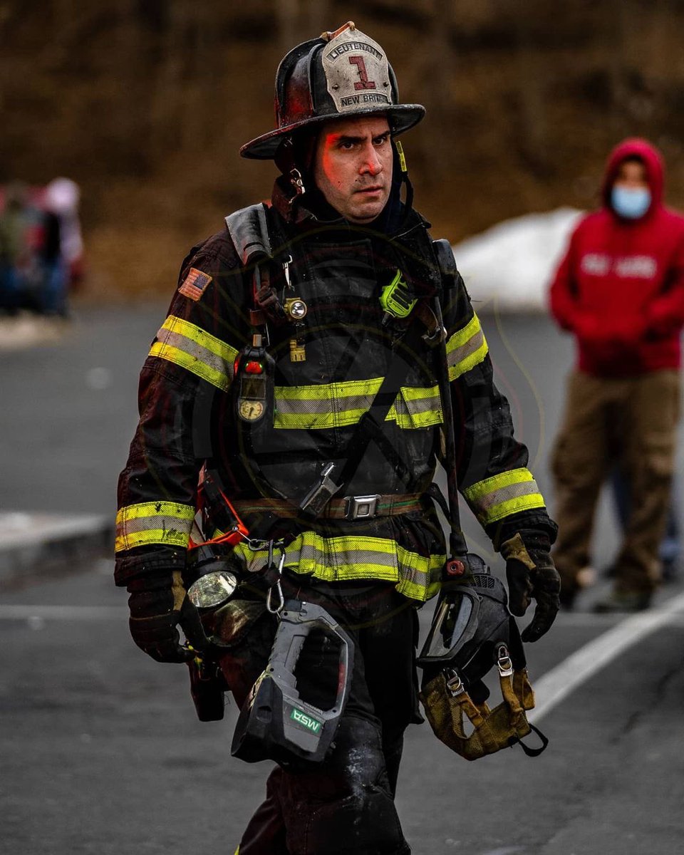FireFFanatics's tweet photo. Credit to [ sargisphotos / IG ] : Ladder 1 boss- 250 Allen St 🔔🔔 1.16.22 https://t.co/11xE0vZR3l