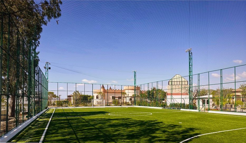 Stay fit, book your private football or swimming classes at Parkfit reception 💪🏻
.
.
.
#parklanecyprus #theluxurycollection #parkfit #limassol #cyprus #activities #swimminglessons #execrsice #outdooractivities #football