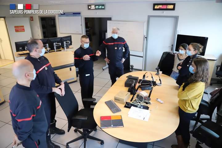 pompiers24's tweet photo. [RENCONTRE] Accueil de médecins régulateurs du #SAMU24 par les @pompiers24 : présentation respective des deux services et optimisation de la distribution des secours sur le territoire. 📷 R.Smail https://t.co/HIoaonNZhN