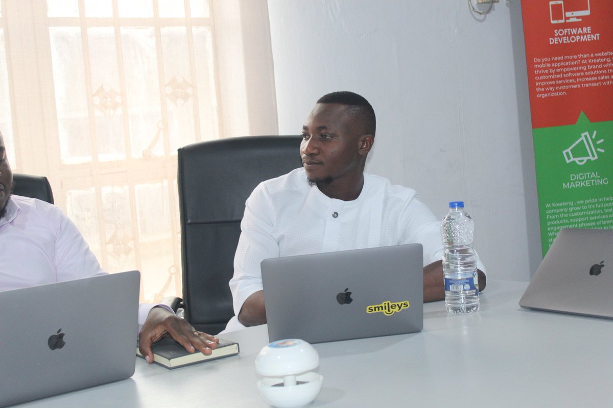 KreatengAfrica's tweet photo. It was a delight having  the one and only Omo Iya Ologi @pamilerin in our office today. He had a strategy meeting with the team on the next big thing. Watch this space😉
#kreatengAfrica #Business #techtwitter https://t.co/kS7dXVKVzu
