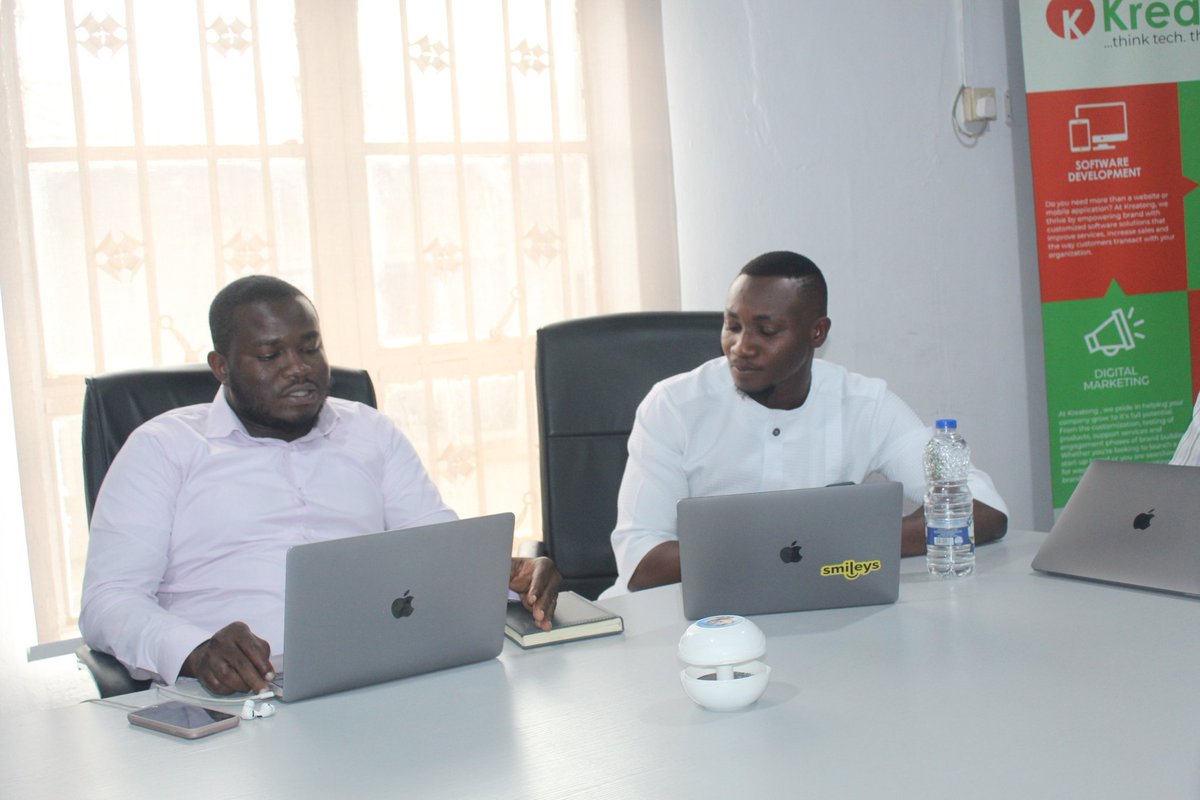 KreatengAfrica's tweet photo. It was a delight having  the one and only Omo Iya Ologi @pamilerin in our office today. He had a strategy meeting with the team on the next big thing. Watch this space😉
#kreatengAfrica #Business #techtwitter https://t.co/kS7dXVKVzu