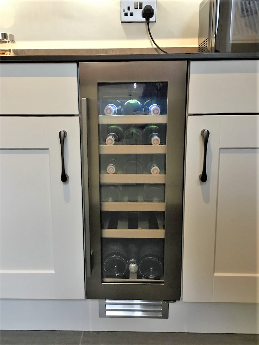 Decor Kitchens and Bathrooms (@decor1988ltd) on Twitter photo A <a href="/SNCollection/">Second Nature</a> Belsay kitchen in Porcelain and Charcoal Grey. <a href="/Caple/">Caple</a> appliances. <a href="/BlackheathP/">Blackheath Products</a> Slim Edge worksurfaces in Iron Oxide. @FrankeUK Epos stainless steel sink and Eiger tap in silk steel. A beautiful kitchen with a pop of colour with the Orange glass splashback #decor A <a href="/SNCollection/">Second Nature</a> Belsay kitchen in Porcelain and Charcoal Grey. <a href="/Caple/">Caple</a> appliances. <a href="/BlackheathP/">Blackheath Products</a> Slim Edge worksurfaces in Iron Oxide. @FrankeUK Epos stainless steel sink and Eiger tap in silk steel. A beautiful kitchen with a pop of colour with the Orange glass splashback #decor