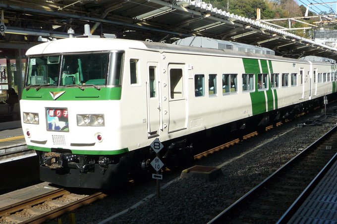 #原作の隣に自分の作品を貼る 
185系祭りじゃい。
#なろうGAGE 