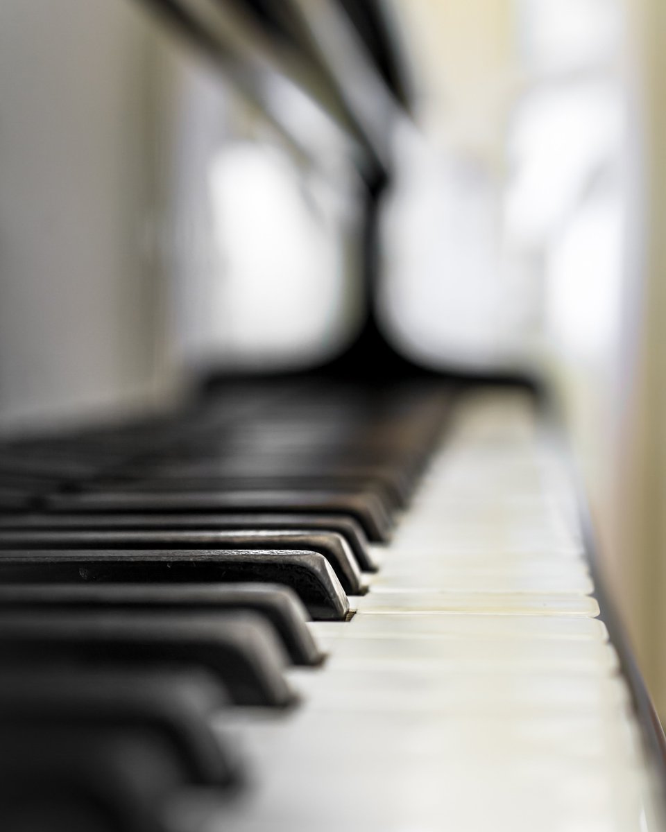 🎼Hui arranca la programació de concerts d'hivern de la <a href="/UV_EG/">Universitat València</a>!

El públic podrà gaudir d'un total de 1⃣3⃣ concerts de música de cambra gratuïts en tres espais universitaris emblemàtics: <a href="/CMRectorPeset/">C.M. Rector Peset</a>, <a href="/JardiBotanicUV/">Jardí Botànic UV</a> i <a href="/LaNauuv/">UVcultura / La Nau</a>.

➕ℹ️: go.uv.es/WSTbf42