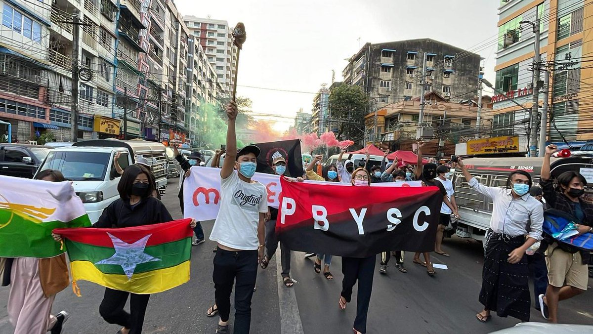 RvlBurma2's tweet photo. Various ORG:, including members of the @GenStrikeCom and the township strike committee, staged a guerrilla strike in #Rangoon's this evening with " a poster stating that there will never be a savior".

#WhatsHappeningInMyanmar https://t.co/zOwuJWNjpI