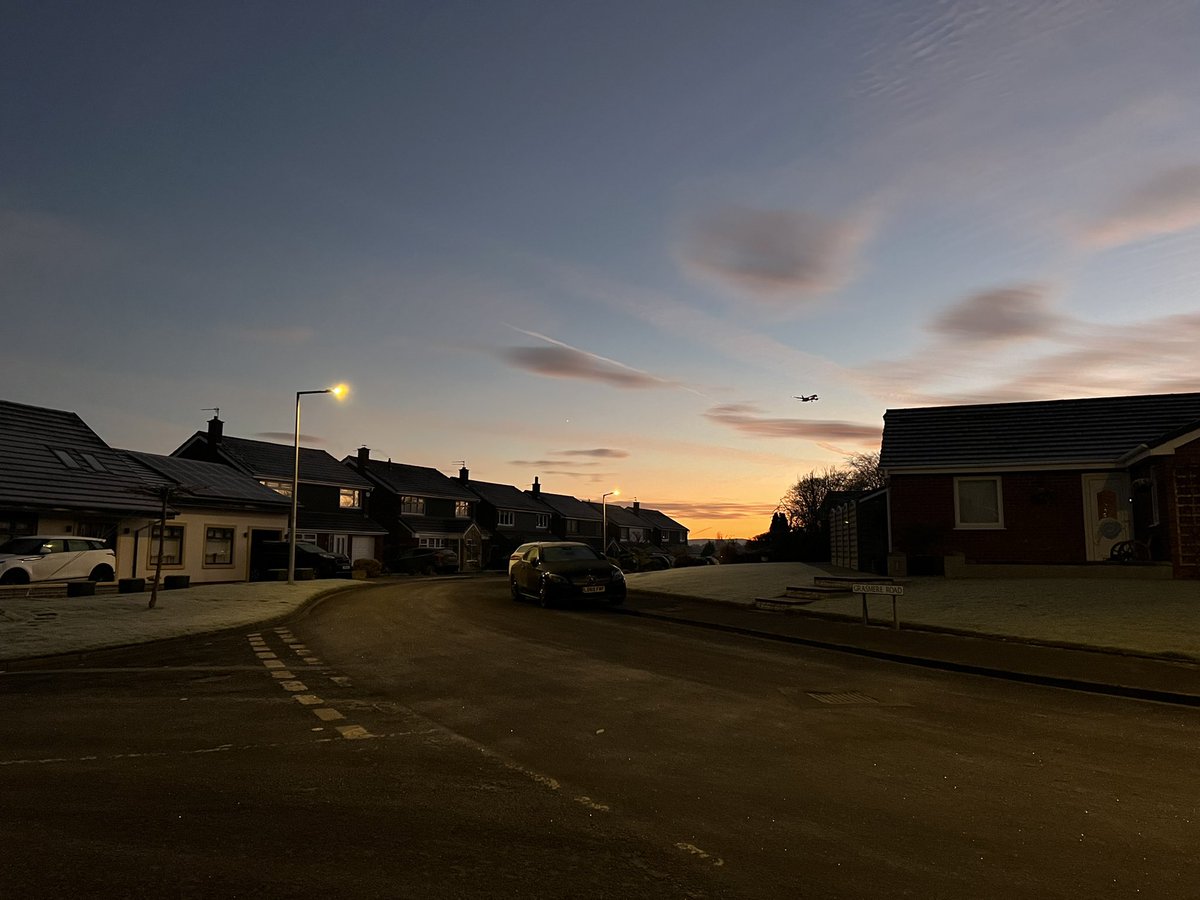 hiurbanwanderer's tweet photo. You can’t beat a beautiful sky as part of your early morning #ReverseCommute! It’s a nice reminder as to why I get up at the crack of dawn to walk 4.7 miles every weekday morning! #Sunrise #EarlyStart #WalkForWellbeing #NoFilter https://t.co/VnNjKiM9iU