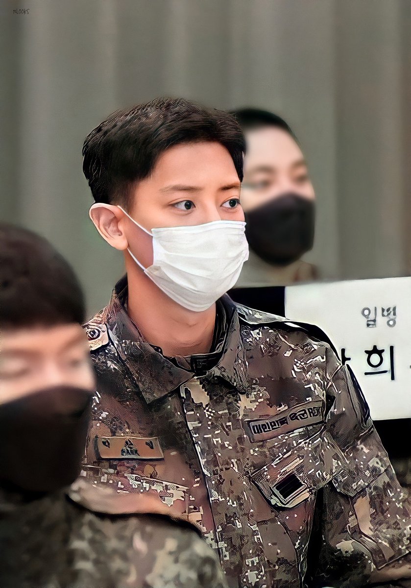92LOOKS's tweet photo. #찬열 https://t.co/BzBSSrerY0