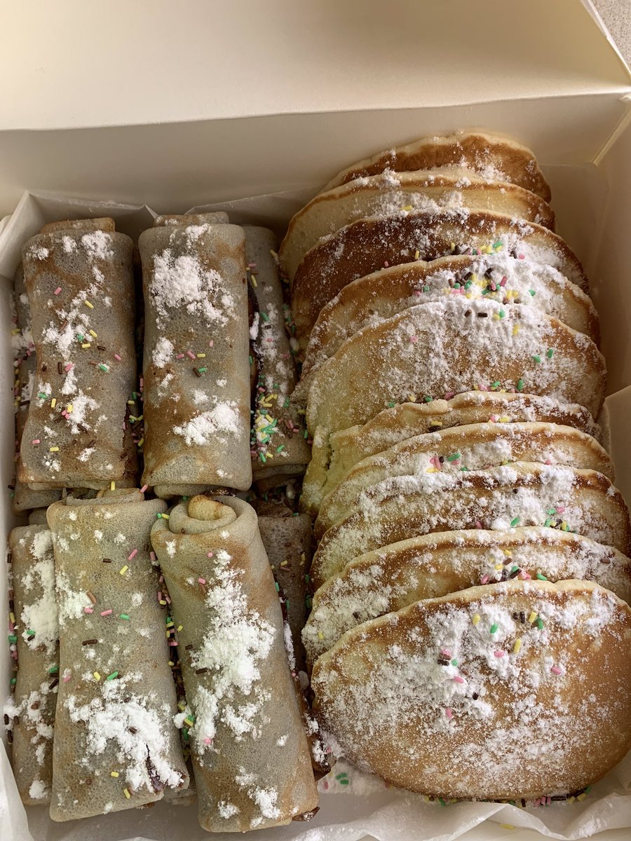 Crep_Syy's tweet photo. Box de douceurs ✨🥞🍫❤️de chez @Crep_Syy 
Vous pouvez composer la vôtre , la carte est épinglée😊
785429855

#sucrees
#crepes
 #nutella
 #pancakes

Bon mardi mes crêpes😘 https://t.co/0rRKlvB1dl