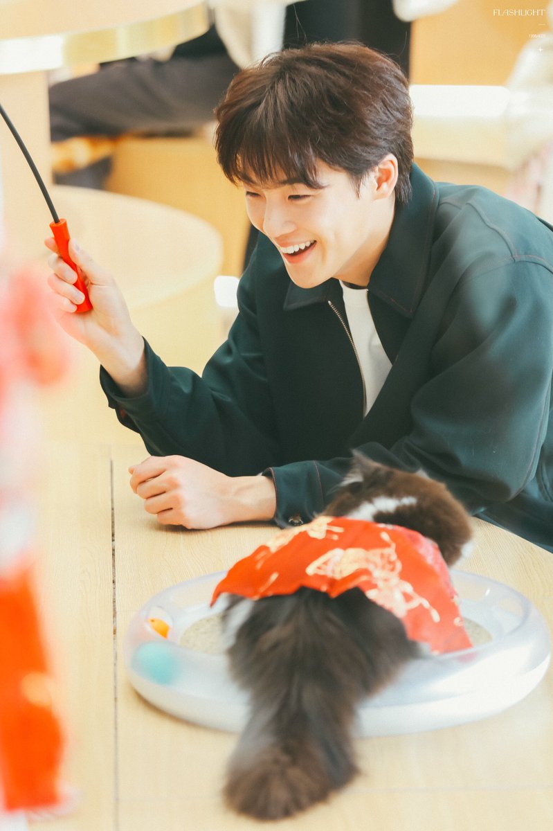 _Flashlight___'s tweet image. #YuGengyin #俞更寅 

2022/1/11

HD 4P
 
@yugengyin_0428