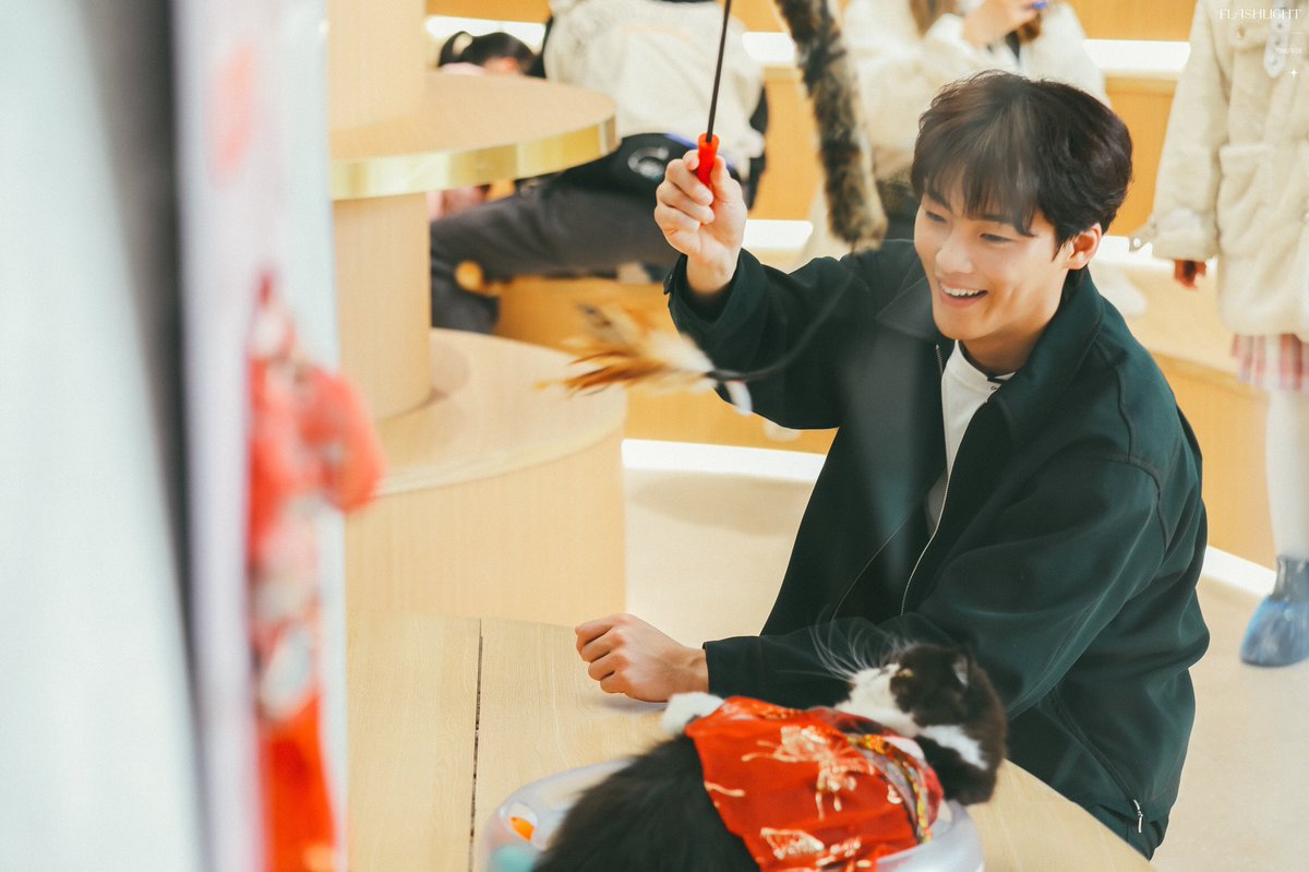 _Flashlight___'s tweet image. #YuGengyin #俞更寅 

2022/1/11

HD 4P
 
@yugengyin_0428