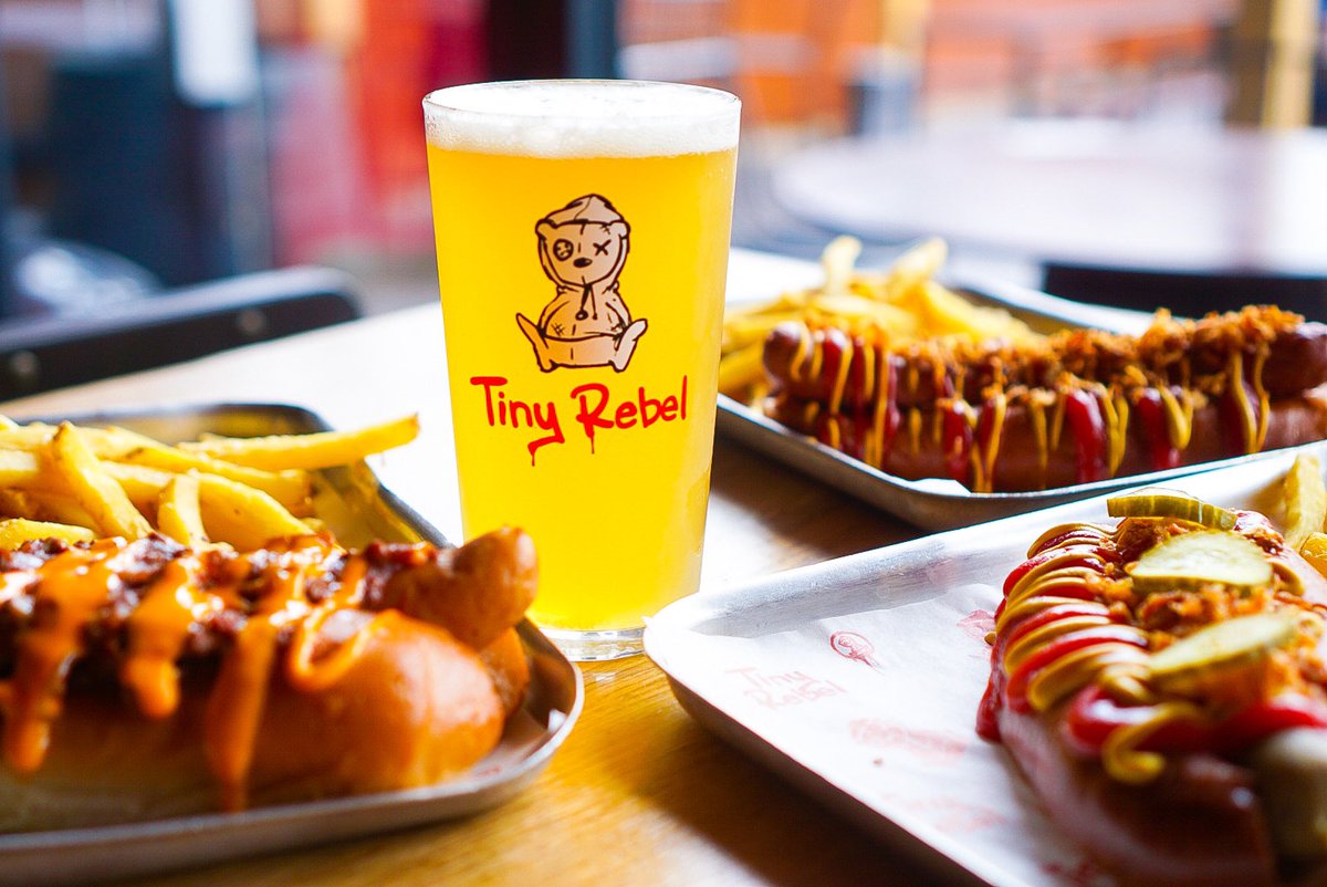 Welllll that’s lunch sorted for today then, who’s in!? 🤤

Get the freshest dogs and subs right here at the Brewery 😍 

Walk ins available ✌🏼 

#tinyrebel #tinyrebelbrewco #tinyrebelbrewery #brewery #wales #beer #craftbeer #beerlover #hotdogs #foodie #tuesday #brewerylife
