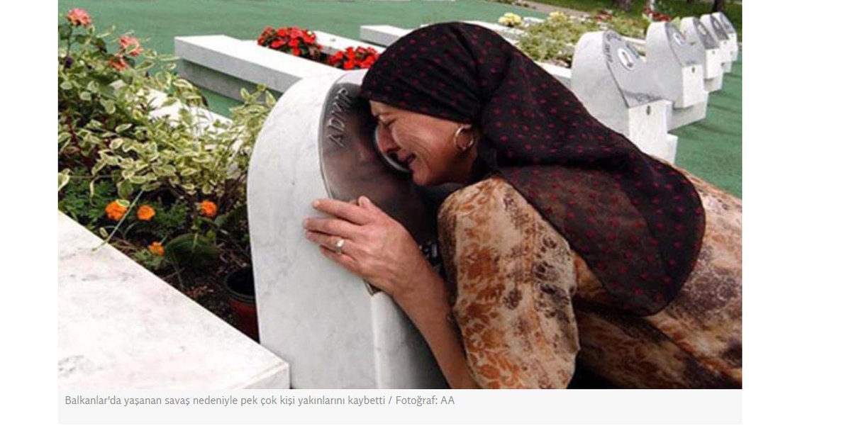 ademyarslan's tweet photo. Bunu da mı çalmışlar? 

Bu fotoğraf Srebrenitsa Katliamı'nın 10.yılında hazırladığım, 'Srebrenitsa:Dinmeyen Acı' dosyasındaydı. 

Dostum @selahattinsevi çekmişti. Şimdi Anadolu Ajansı diye dolaşıma sokulmuş. 

Bu kadının hikayesi hala tüylerimi diken diken eder. https://t.co/ef3xyb7koq