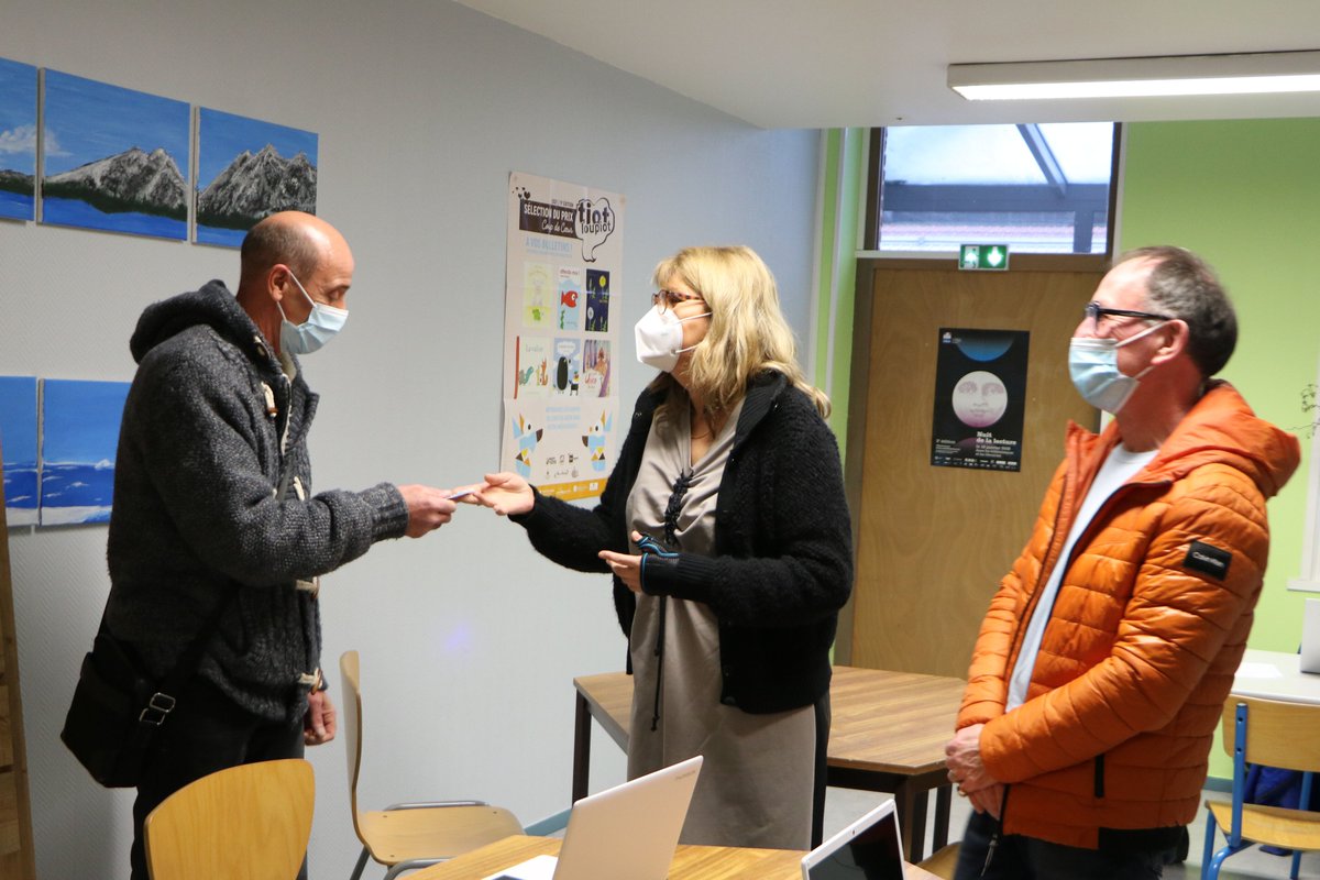 Osartis's tweet image. Le premier Pass Numérique a été remis ce matin dans les locaux de l'@AFP2i  à un habitant de notre communauté de communes, territoire pilote de ce dispositif de formation porté par le Département @pasdecalais62