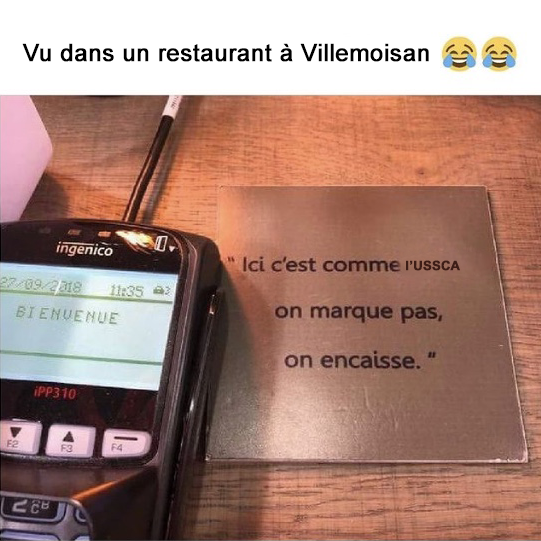 FCML49's tweet image. Info ou intox ? 🧐

D'une source (presque) fiable, cet écriteau aurait été aperçu dans un restaurant... 😱

Nous avons contacté les copains de l'USSCA Football pour obtenir des réponses... En tout cas si c'est vrai, vivement le prochain match 😂

#allezlesoranges #roadToD2 🧡🖤