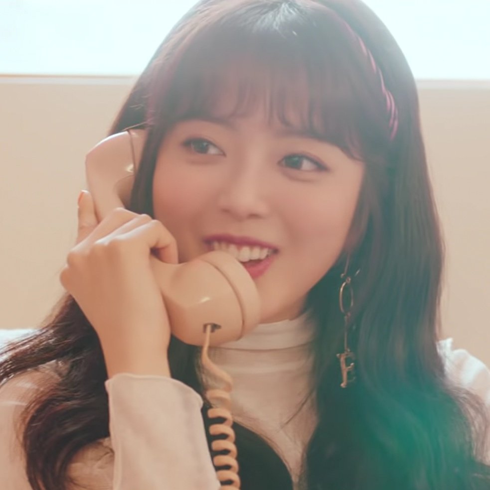 jisuyeonpix's tweet photo. look at her big eyes 🥺🥺 https://t.co/XNhhOrr5zh