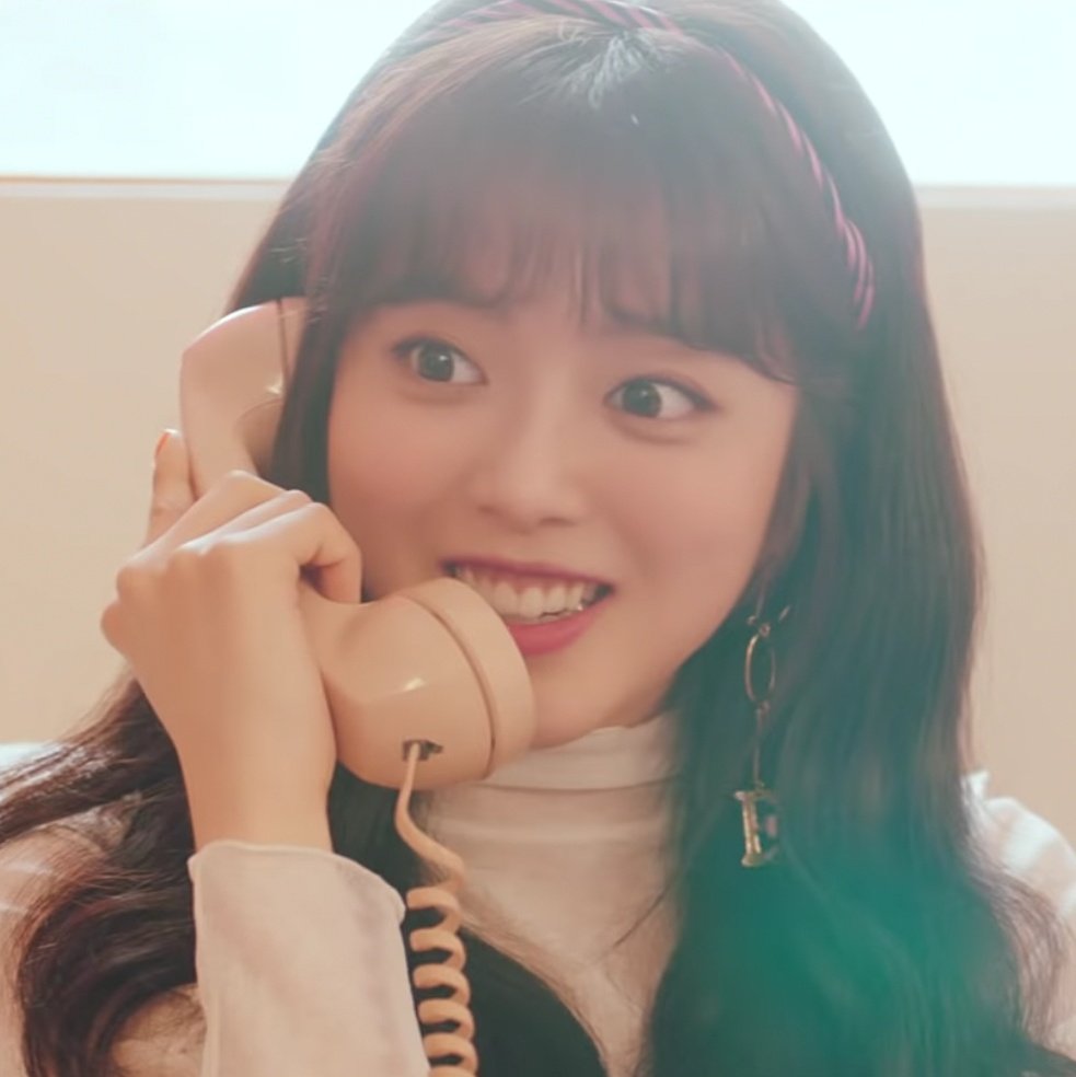 look at her big eyes 🥺🥺