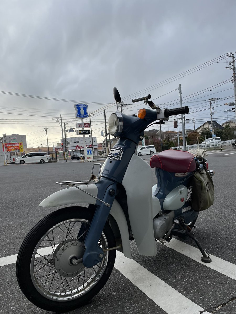 近所のおっさんに‥
きったねぇの乗ってんなぁ〜！
って褒められた(^^)