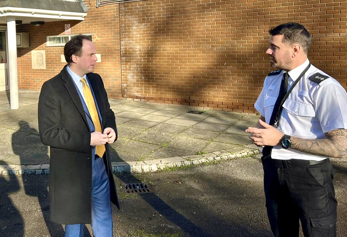 gregsmith_uk's tweet image. Good catch up with Chief Inspector Robb Webb of Aylesbury Vale Police yesterday to chat about current policing priorities and crime stats. Our local police are doing a great job and crime is very low, but if you are a victim or see something that isn't right, please do call them.