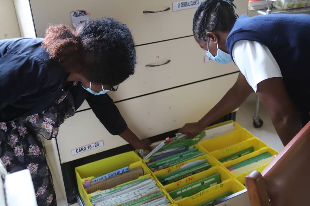 External Quality Assurance support at Mukaro Rural Clinic. 🏥

With funding from @PEPFAR through @UsaidZimbabwe, OPHID supported @jfkapnekzim on quality assurance visit aimed at checking High Viral Load management in general population & Viral Load monitoring in pregnant women. 