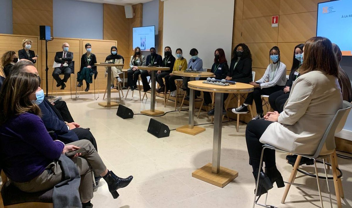 1ElisaMoreno's tweet photo. Les 15 ingénieuses avec qui j’ai échangé ce matin sont d’incroyables rôles modèles.

La réindustrialisation et la transition écologique 🇨🇵 ne se feront pas sans les femmes ingénieures.

Merci à la Fondation Innovations pour les apprentissages de faire de l'égalité une priorité 🙏🏾 https://t.co/30NicMb1w5