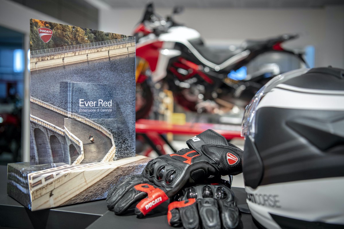 ducati_japan's tweet photo. #ドゥカティ の新車保証は、最大で2年間延長できるのをご存知ですか？正規延長保証プログラム #EverRed により、通常メーカー保証の2年間に加えて、12か月(合計3年間)または24か月(合計4年間)、保証期間を延長することが可能です。詳細は→https://t.co/1ZG7ftAsit
#ドゥカティいいじゃん https://t.co/fI3m5MKcz1