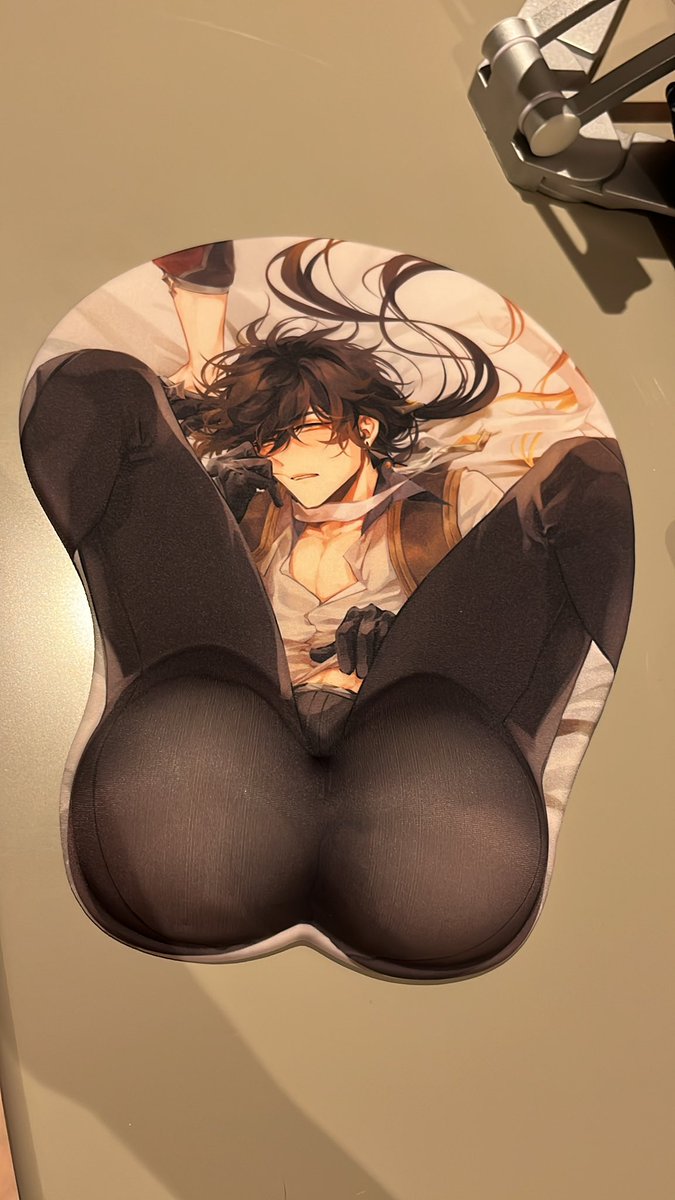 NixVintro's tweet photo. I came back home to a ~v e r y~ nice surprise 😳
Thanks @ResonantNSFW for the lovely buns 🍑 https://t.co/8oPpEFBwzl
