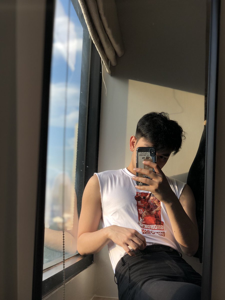 MockingJAYEM's tweet photo. Mirror selfieszxsz https://t.co/JLc0ibBScz