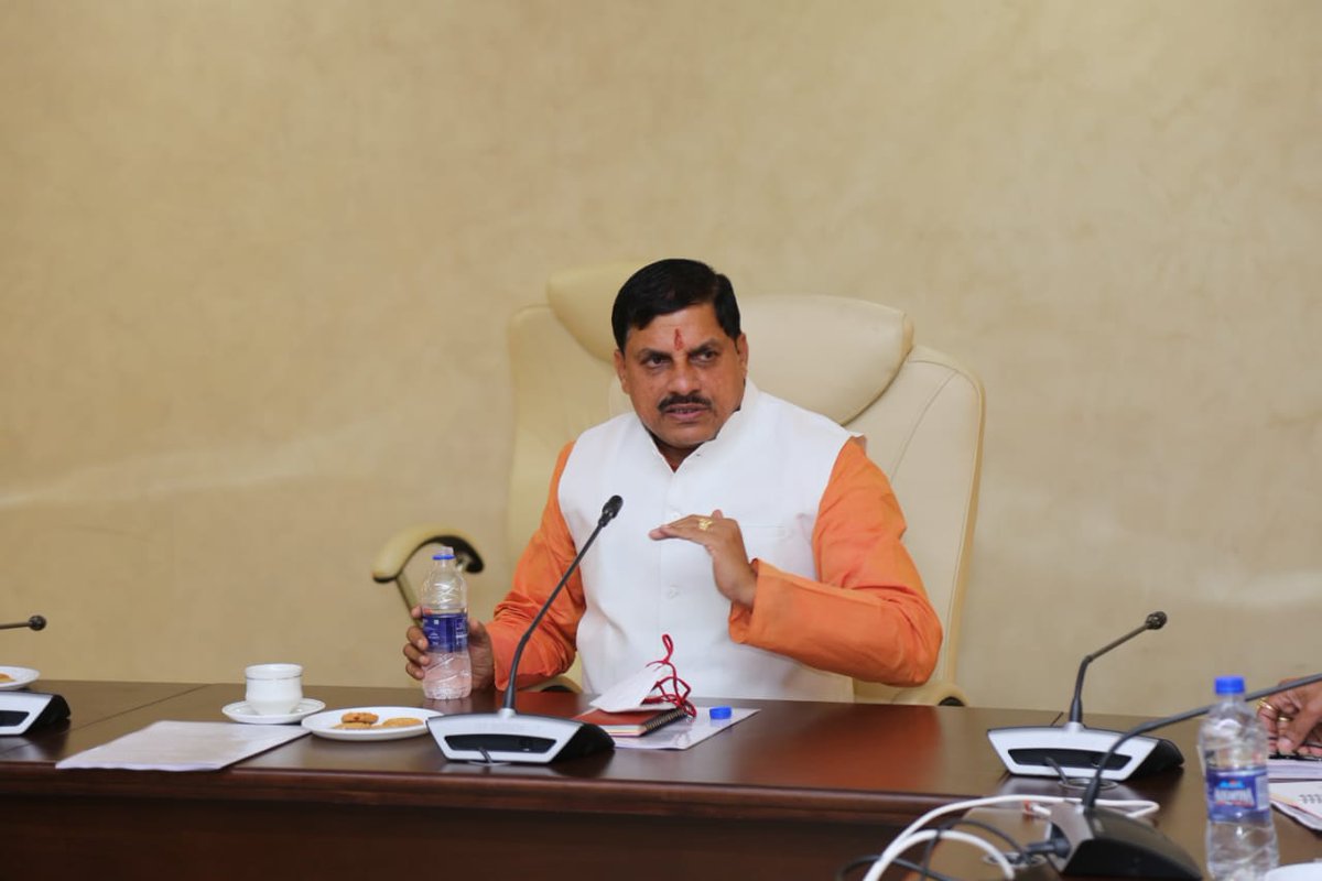 मंत्री <a href="/DrMohanYadav51/">Dr Mohan Yadav</a> ने कहा कि प्रदेश के विश्वविद्यालयों द्वारा स्नातकोत्तर पाठ्यक्रम के प्रथम और तृतीय सत्र के ऐसे परीक्षार्थी,जो कोविड के कारण परीक्षा नहीं दे पाए हैं,उनका सत्र नहीं बर्बाद होने दिया जायेगा।ऐसे विद्यार्थी परीक्षा समाप्त होने के 10 दिन के भीतर परीक्षा दे पाएंगे