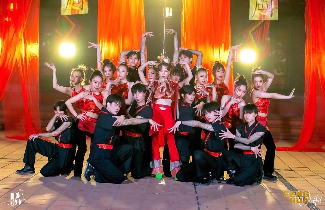 all_about_bwild's tweet photo. They are premiering tonight with their latest project of Hoàng Thùy Linh - Gieo Quẻ Dance by @BWildOfficial1 ❤️‍🔥❤️‍🔥❤️‍🔥 https://t.co/aQx39D11E1