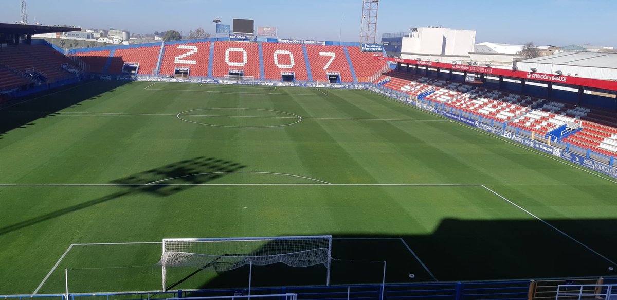 😍 Así de espectacular luce el Francisco de la Hera, a nueve días del partido frente al <a href="/CFTalavera/">CF Talavera de la Reina</a> .
¡Gracias a los que lo hacéis posible!
👏👏👏👏
#juntosporunsueño