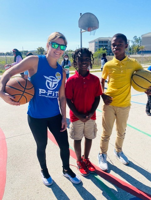 ColonialElem's tweet photo. Shoutout to Gulf Coast P-FIT on coming out to run workout groups with Coach Roberts! The students loved the opportunity and can't wait to see you next time! THANK YOU! 💪🏀🦅❤️🤍💙#PFIT #loveleeschools #leetweets #localpartnership https://t.co/Fny4CQ5yVy