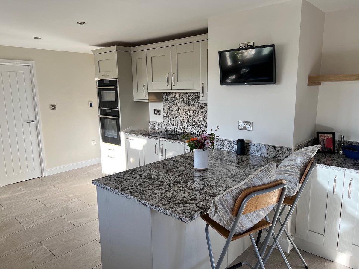 TuMewnLtd's tweet photo. โDiolch i holl dรฎm Tu Mewn, rwyโn caru fy nghegin!โ
Diolch Jane am y lluniau aโr geiriau caredig.
-
โThank you to the whole Tu Mewn team, I love my kitchen!โ
Thanks Jane for the photos and your kind words.
#tumewn #yagym #kitchenrenovation #masterclasskitchens #nefyn https://t.co/2iHi8IGgBY