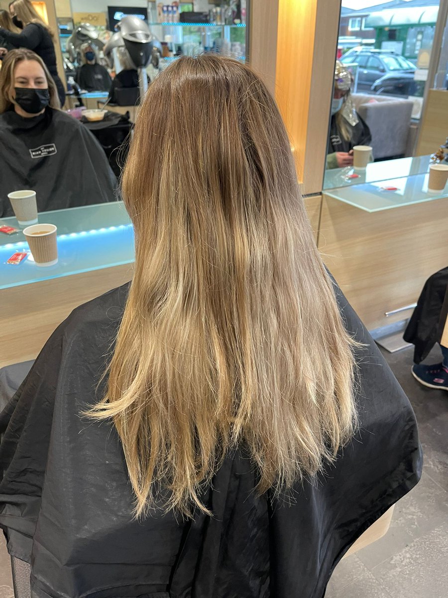 Priory_Hair's tweet image. Staying bright and blonde with a #rootmelt for 12 week maintenance. 
Stylist: #RosieatThePrioryHairLounge   
Colour: #Wella 
#crowninggloryhair #beautifullyblonde