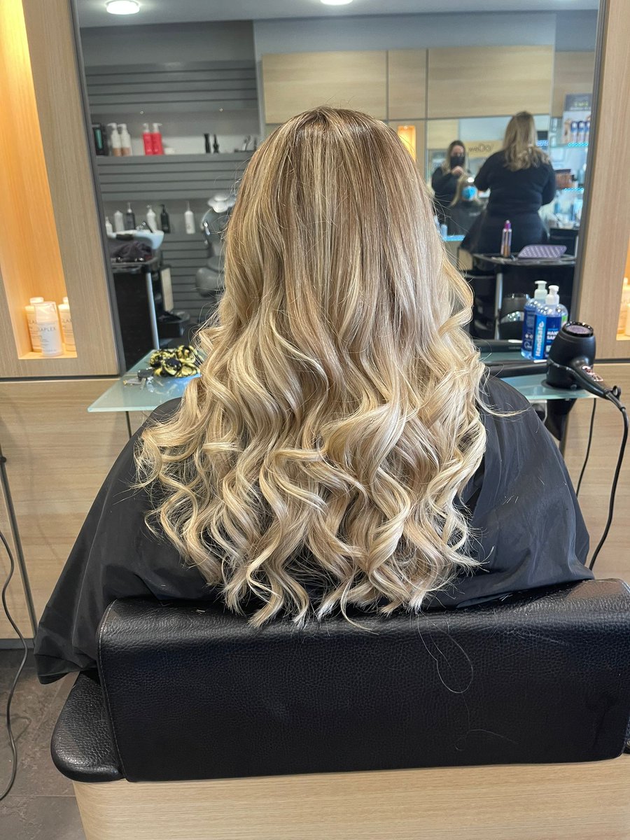 Priory_Hair's tweet image. Staying bright and blonde with a #rootmelt for 12 week maintenance. 
Stylist: #RosieatThePrioryHairLounge   
Colour: #Wella 
#crowninggloryhair #beautifullyblonde