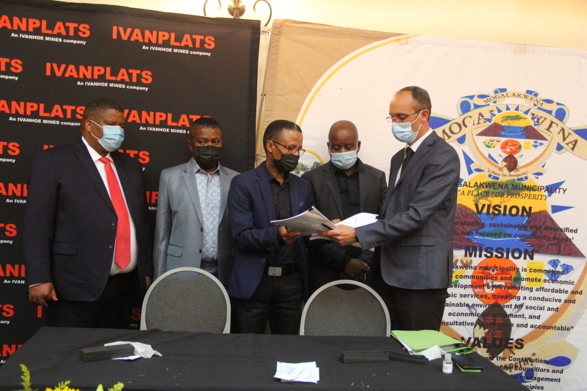 DWS_RSA's tweet photo. #InfrastructureDevelopments | Deputy Minister David Mahlobo signed a partnership agreement with the Mogalakwena Local Municipality in Limpopo for the completion the Masodi Wastewater Treatment Works
@Senzo_Mchunu_ https://t.co/8SbsL7hzAQ