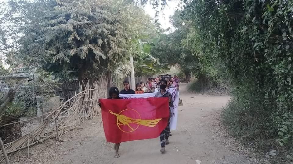 TTFR__Myanmar's tweet photo. Protesters from YeKyiPin Village,YinnMarPin Tsp staged the marching strike. #SanctionMOGE #WhatsHappeningInMyanmar #2022Jan18Coup https://t.co/DSN34GErhO