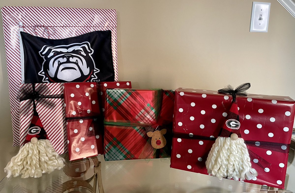 zabrinacan's tweet photo. We had to postpone a piece of our Christmas celebration this year, but everyone agreed that the wrapping was on point! 33 points to be exact. #godawgs https://t.co/K9A5RfuHUu
