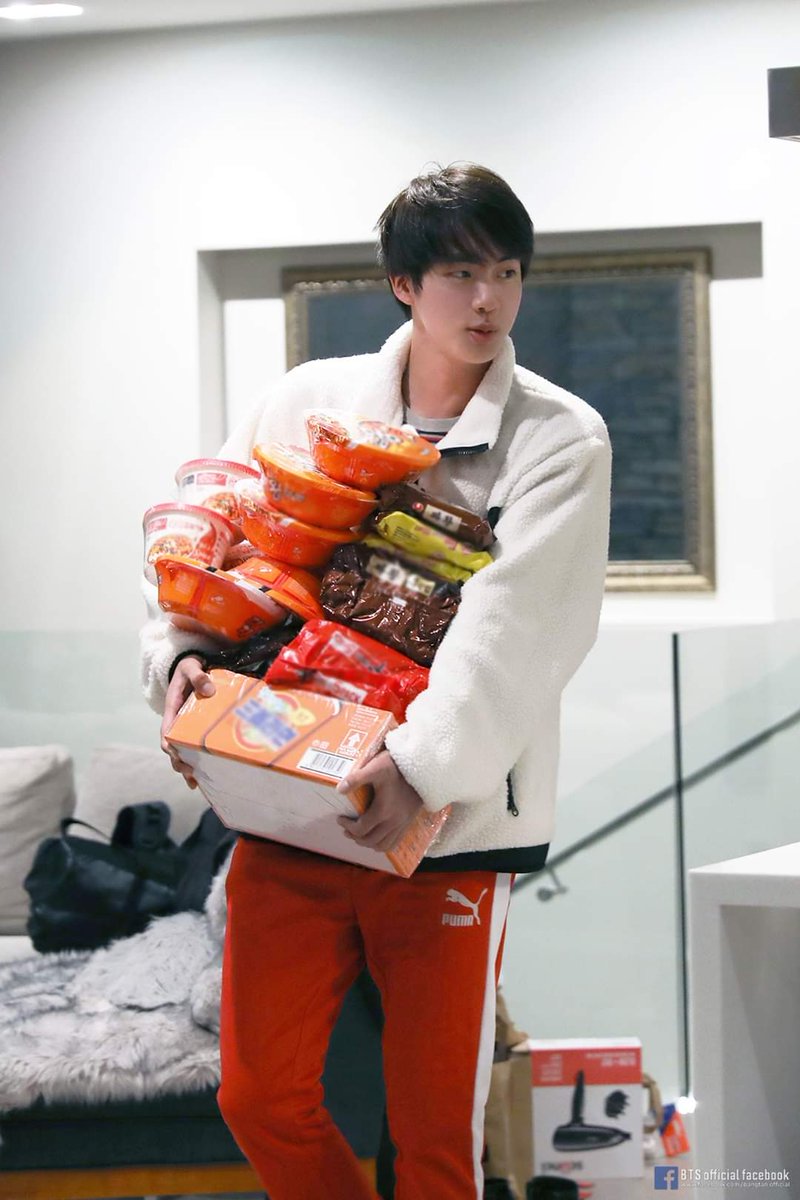 praewpannip's tweet photo. เลี้ยงดูเด็ก6คน​ อันนี้คือ​ 1 มื้อ​ 555555555555555555555555555555555555555555555555555555555555555555555555555555 https://t.co/2ohGRtXCf7